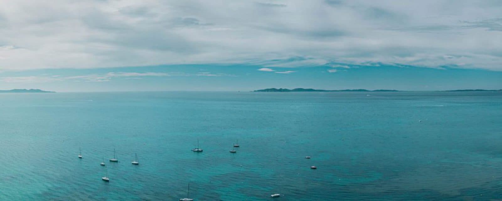 Vue panoramique sur la mer
