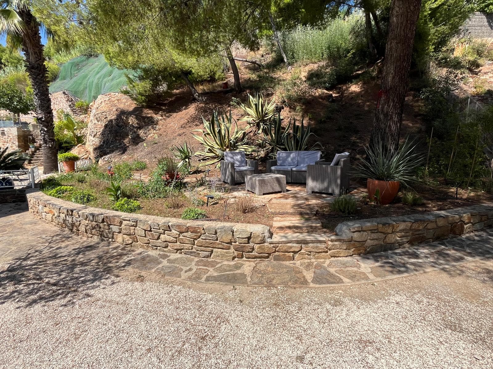 Coin lounge dans le jardin