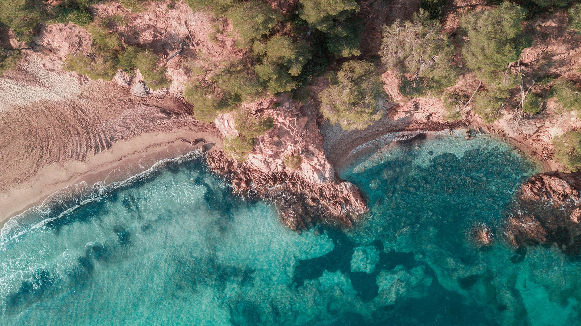 Vue aérienne de la côte varoise